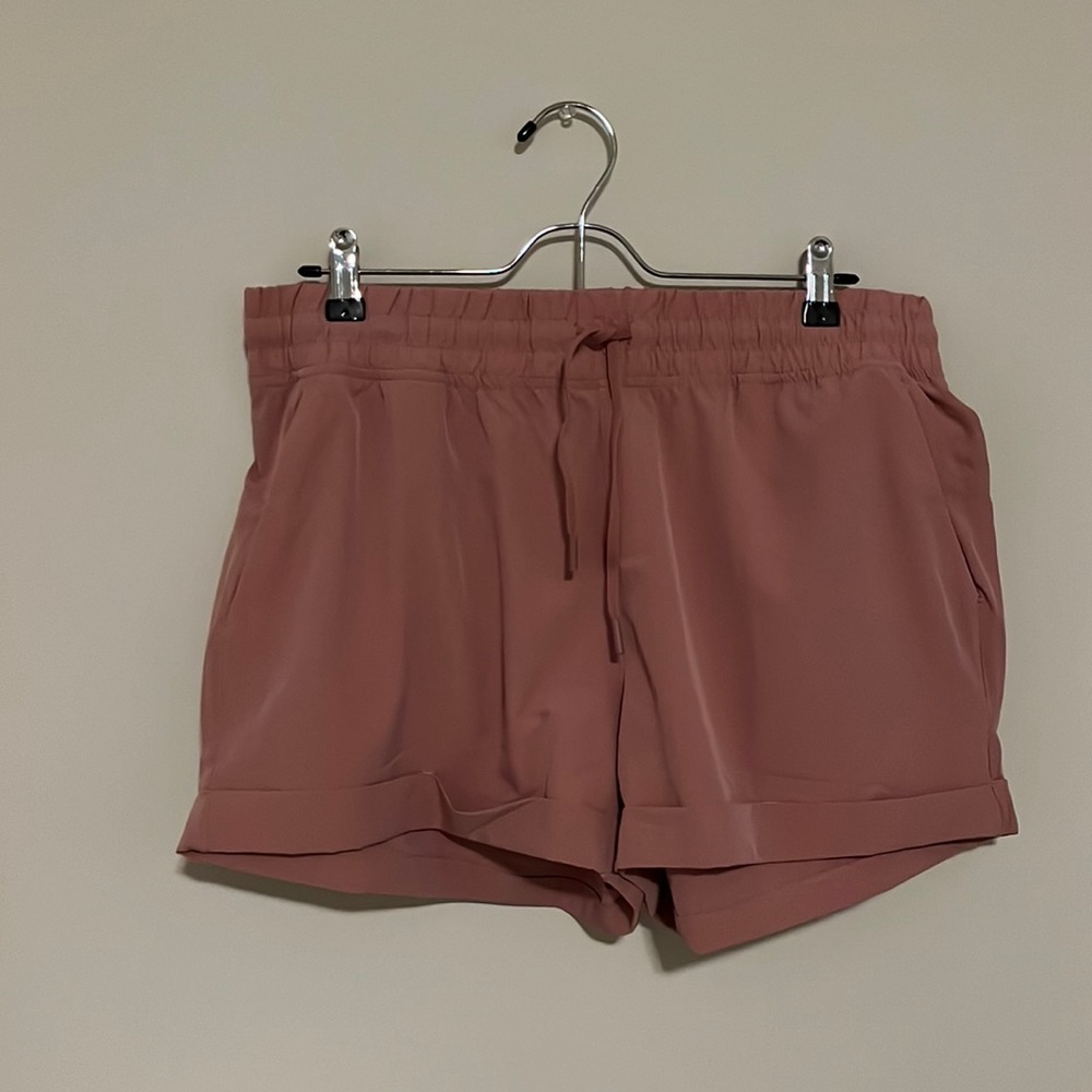 Pink shorts (XL)